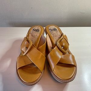 Sofft mustard  leather sandals BNWOT never been worn. Size 9 . So comfortable.